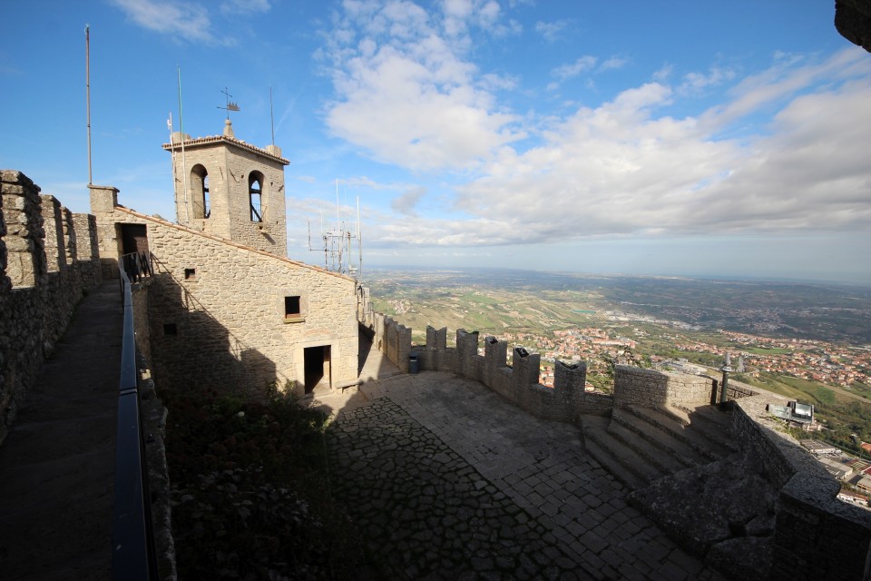 12 San Marino